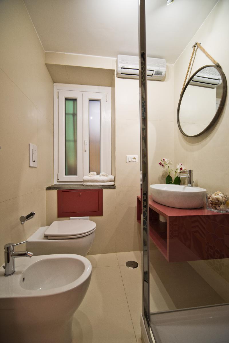 Bed And Travel Apartment La Minerva Suite Salerno Eksteriør billede