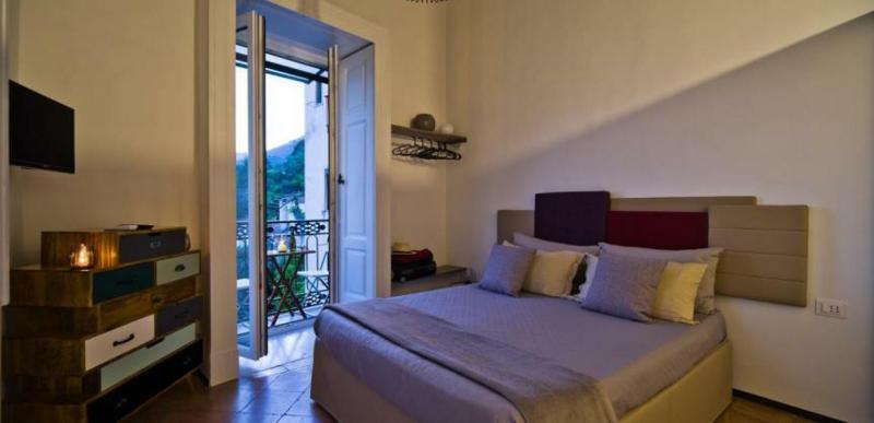Bed And Travel Apartment La Minerva Suite Salerno Eksteriør billede